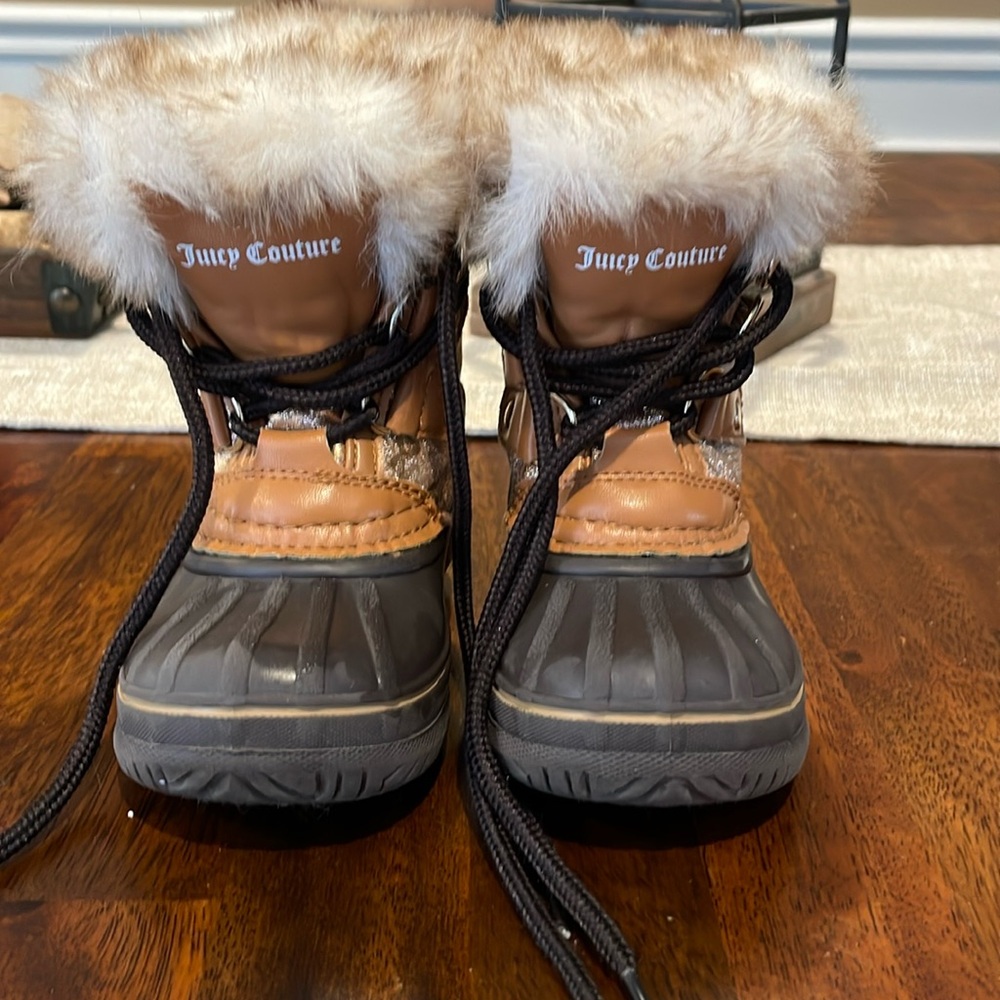 Juicy Couture snow boots